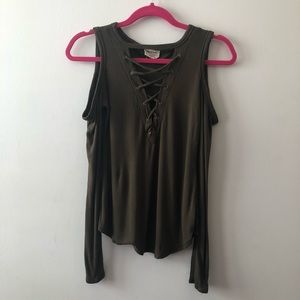 NWOT Cut Out Shoulder Criss Cross Top Size XS